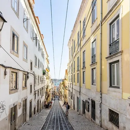 Plum Guide - Cherub'S Kiss * Lisboa